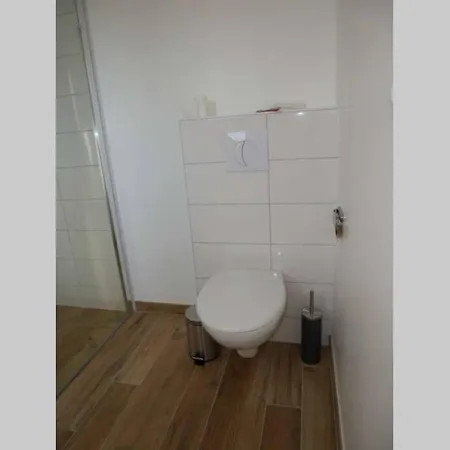 Dans Maison Neuve *