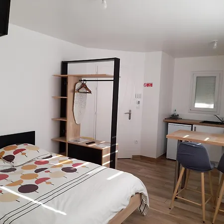 Dans Maison Neuve *